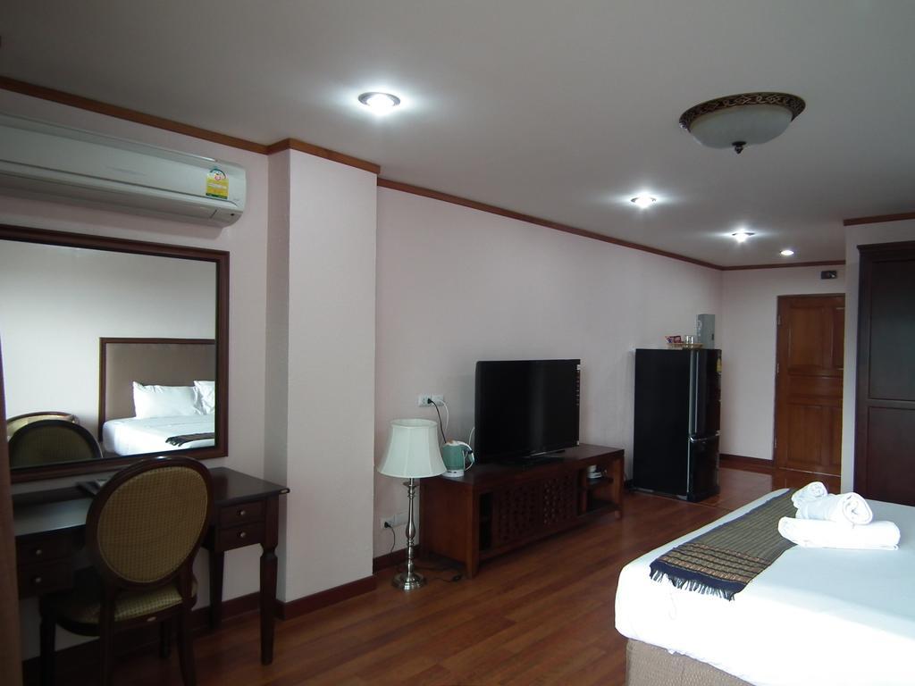 Apartamento Abricole At Pattaya Hill Exterior foto