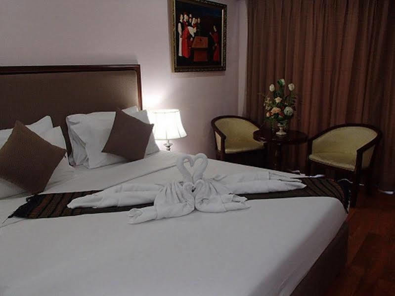 Apartamento Abricole At Pattaya Hill Exterior foto