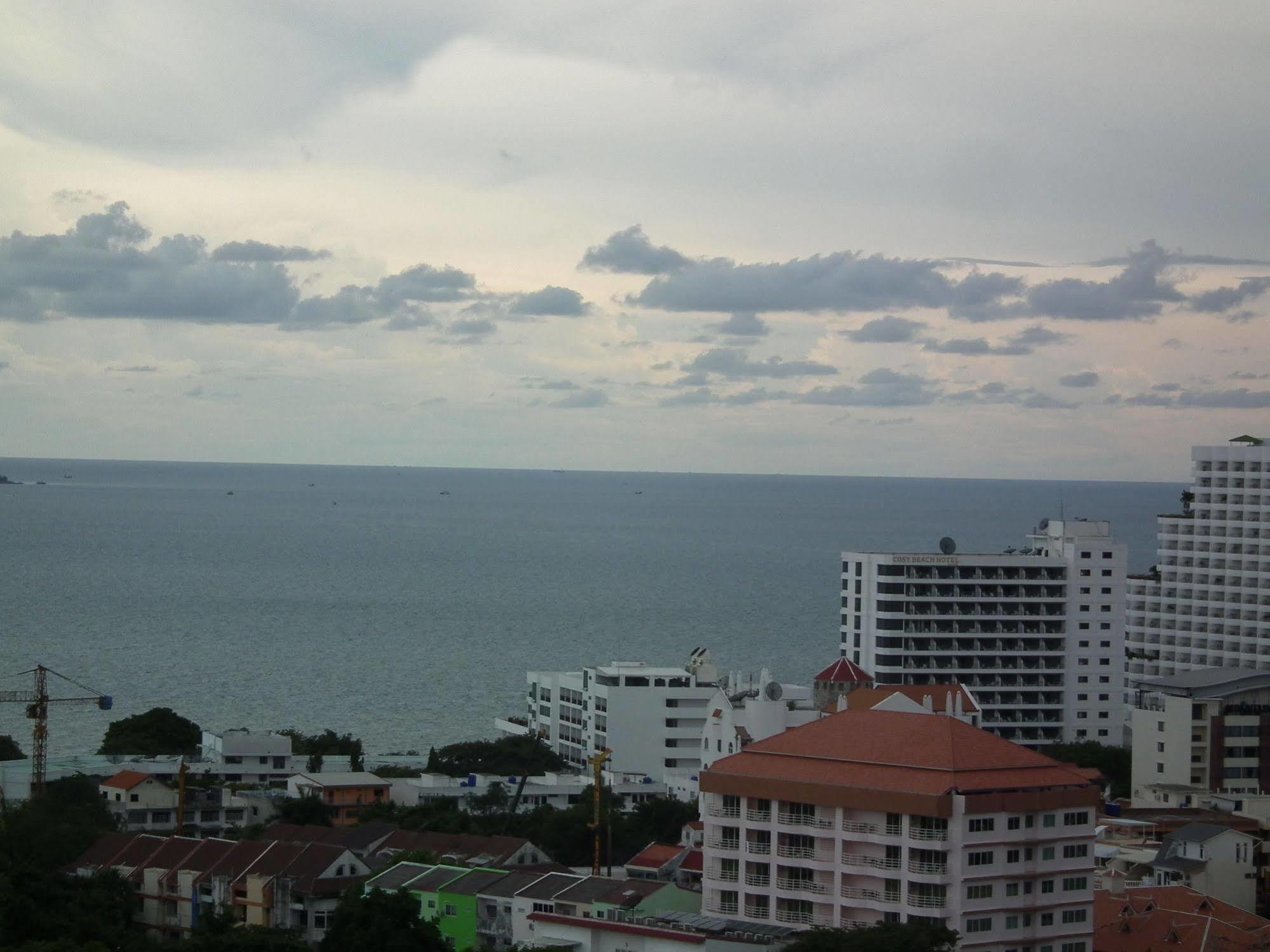 Apartamento Abricole At Pattaya Hill Exterior foto